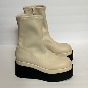 Call It Spring Women's Mars Ankle Boot size 5 cream